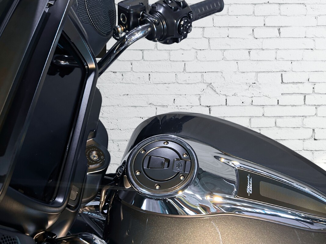 2025 Harley-Davidson Street Glide Iron Horse Metallic - Photo 9