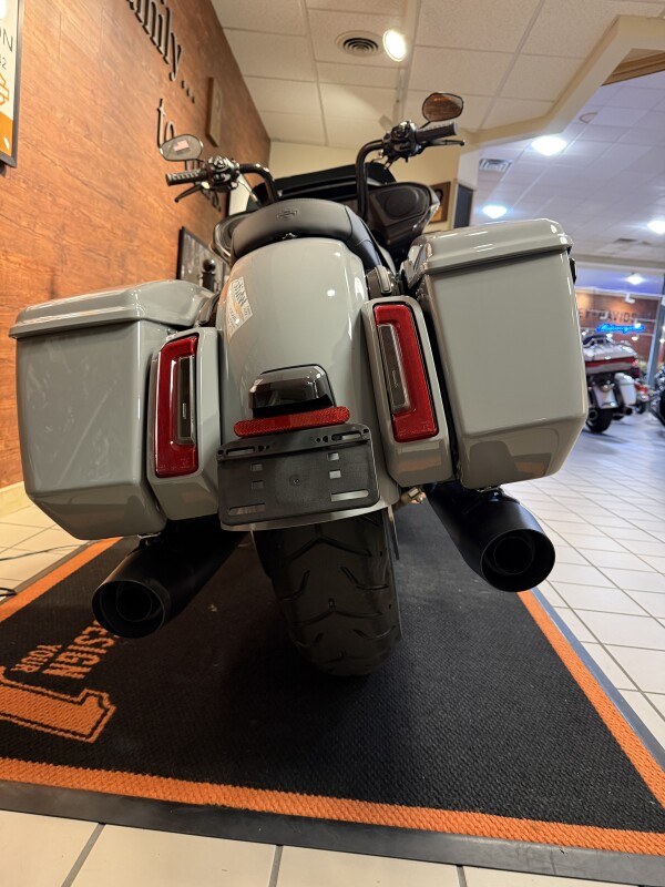 2025 H-D FLTRX Road Glide 117ci - Photo 5