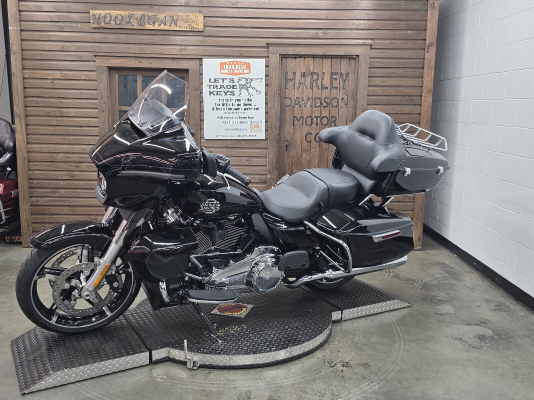 2025 Harley-Davidson Street Glide Ultra VIVID BLACK/CHROME TRIM - Photo 5
