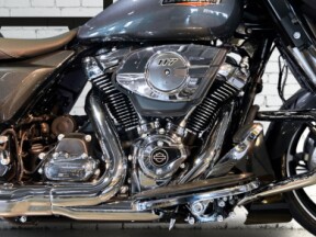 2025 Harley-Davidson<sup>®</sup> Street Glide™ Iron Horse Metallic thumb 1