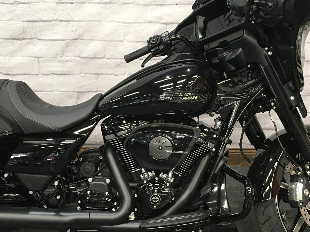 2025 Harley-Davidson Street Glide Vivid Black - Black Finish FLHX - Photo 3