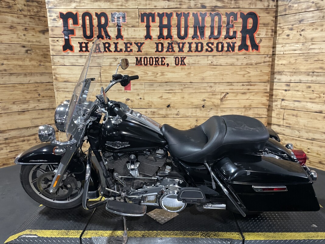 Harley-Davidson Road King 2018 FLHR Vivid Black - Photo 8
