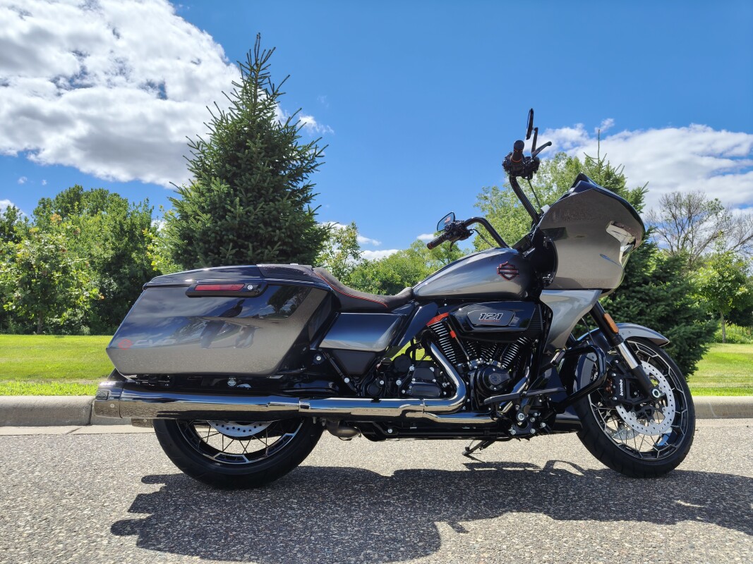 2025 Harley-Davidson CVO Road Glide Raven Fade - Photo 2