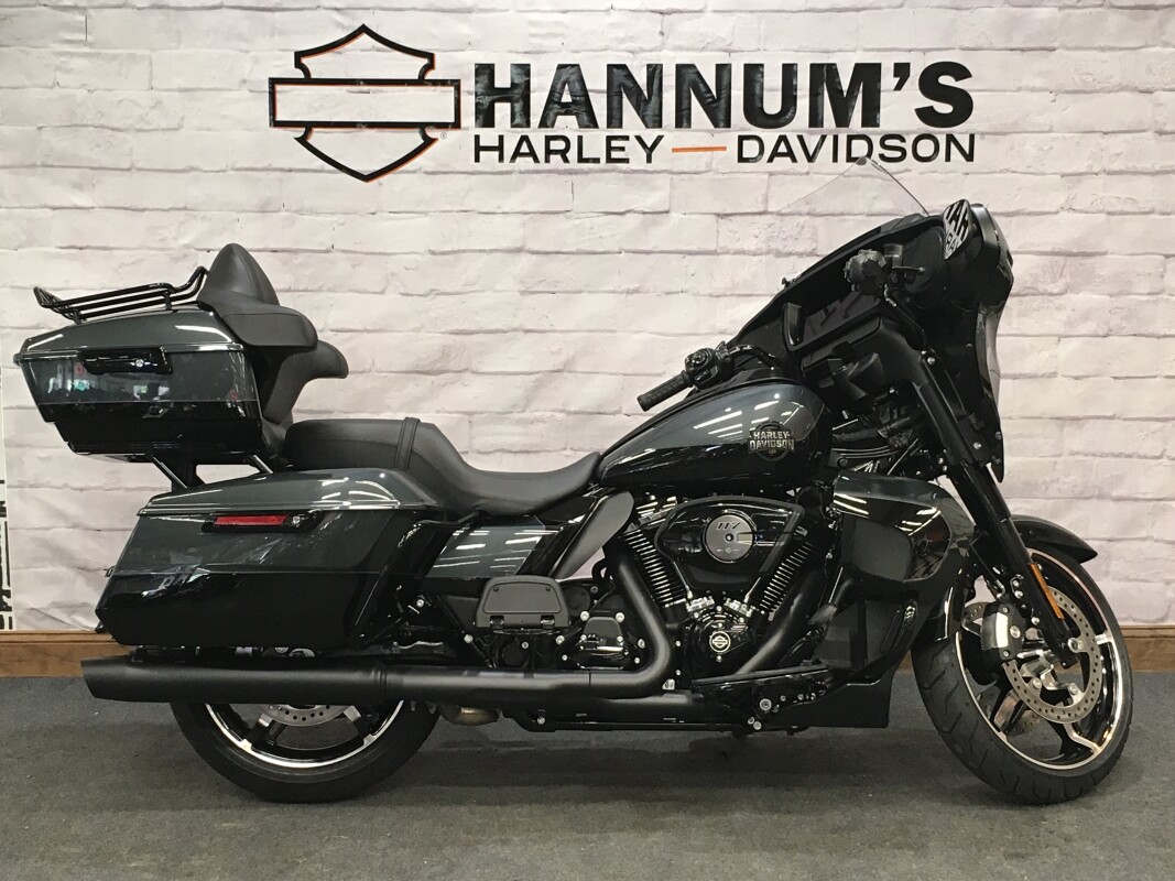 2025 Harley-Davidson Street Glide Ultra Iron Horse Metallic / Vivid Black