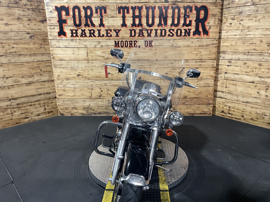 Harley-Davidson Road King 2018 FLHR Vivid Black - Photo 4
