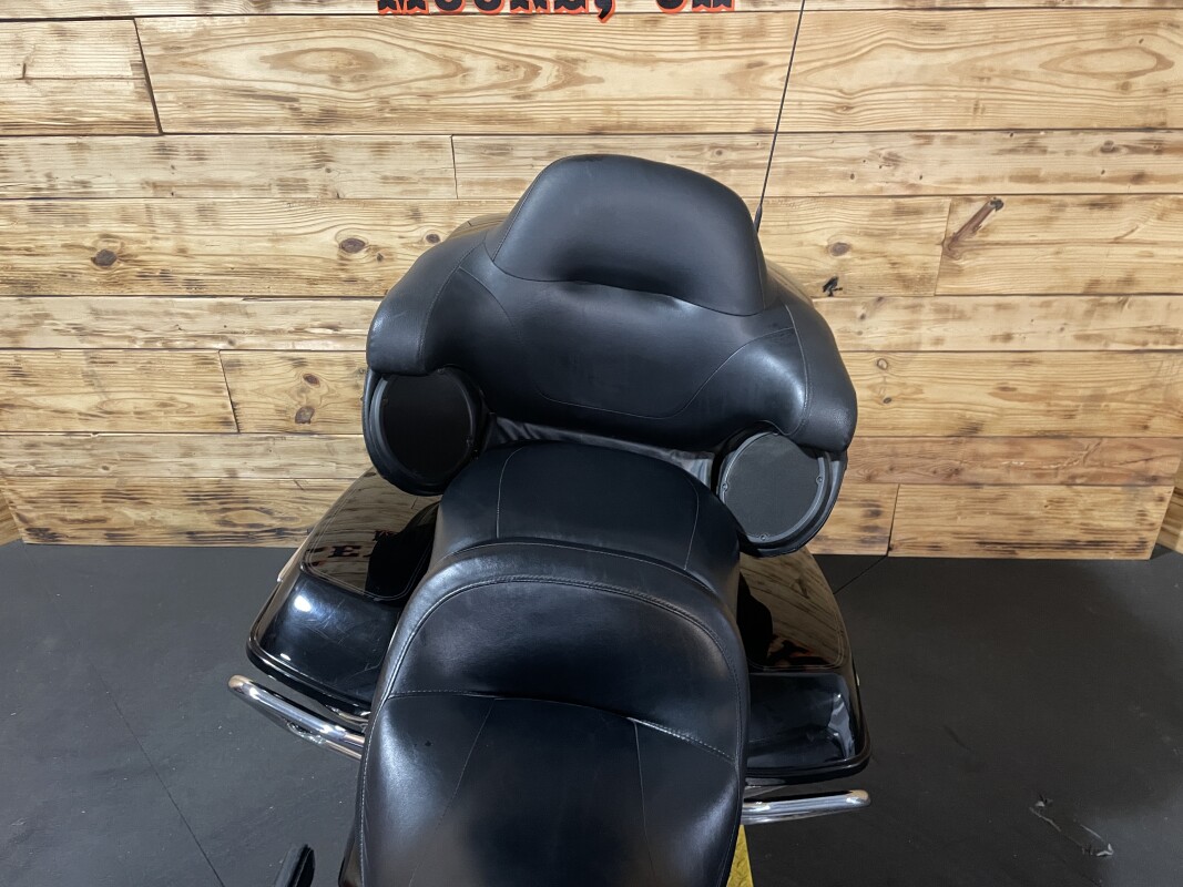 Harley-Davidson Electra Glide Ultra Classic 2018 FLHTCU VIVID BLACK - Photo 6