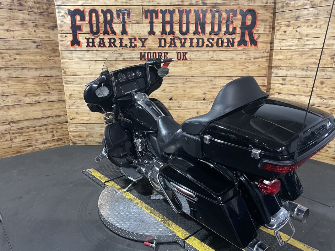Harley-Davidson Electra Glide Ultra Classic 2018 FLHTCU VIVID BLACK - Photo 10