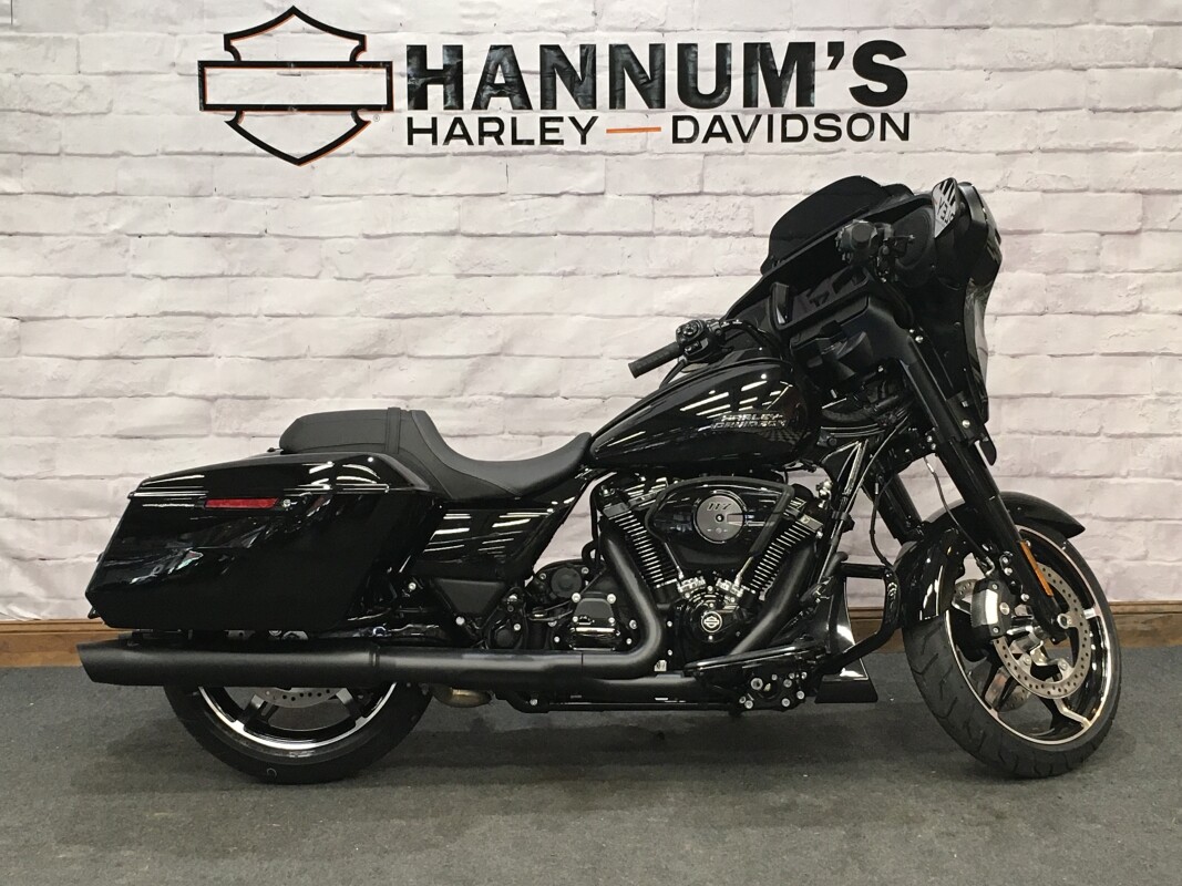 2025 Harley-Davidson Street Glide Vivid Black - Black Finish FLHX
