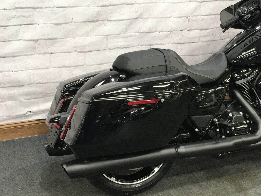 2025 Harley-Davidson Street Glide Vivid Black - Black Finish FLHX - Photo 2
