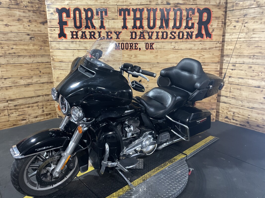 Harley-Davidson Electra Glide Ultra Classic 2018 FLHTCU VIVID BLACK - Photo 7