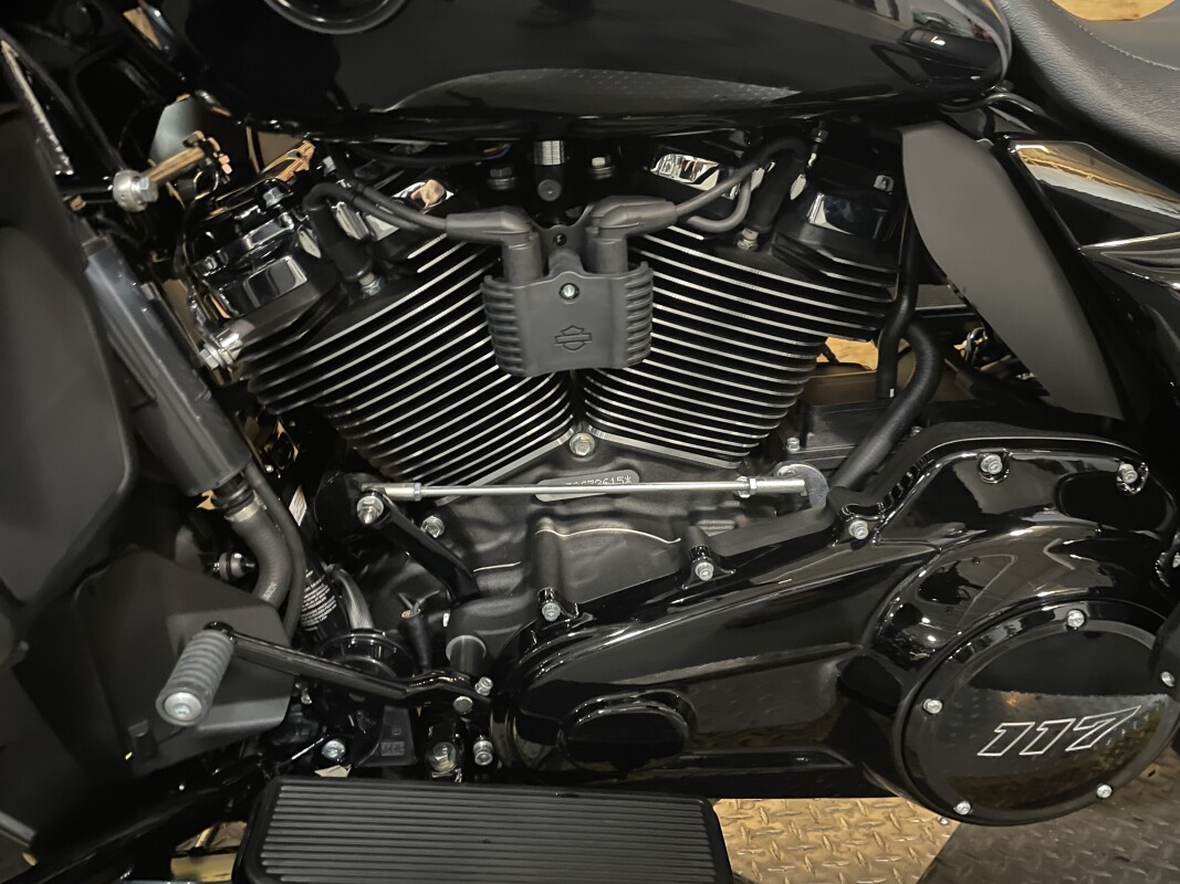 Harley-Davidson Street Glide Ultra 2025 FLHXU IRN HRSE MT/BLK - Photo 9
