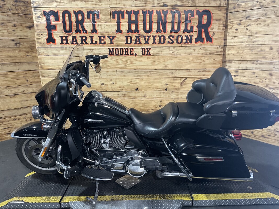 Harley-Davidson Electra Glide Ultra Classic 2018 FLHTCU VIVID BLACK - Photo 8