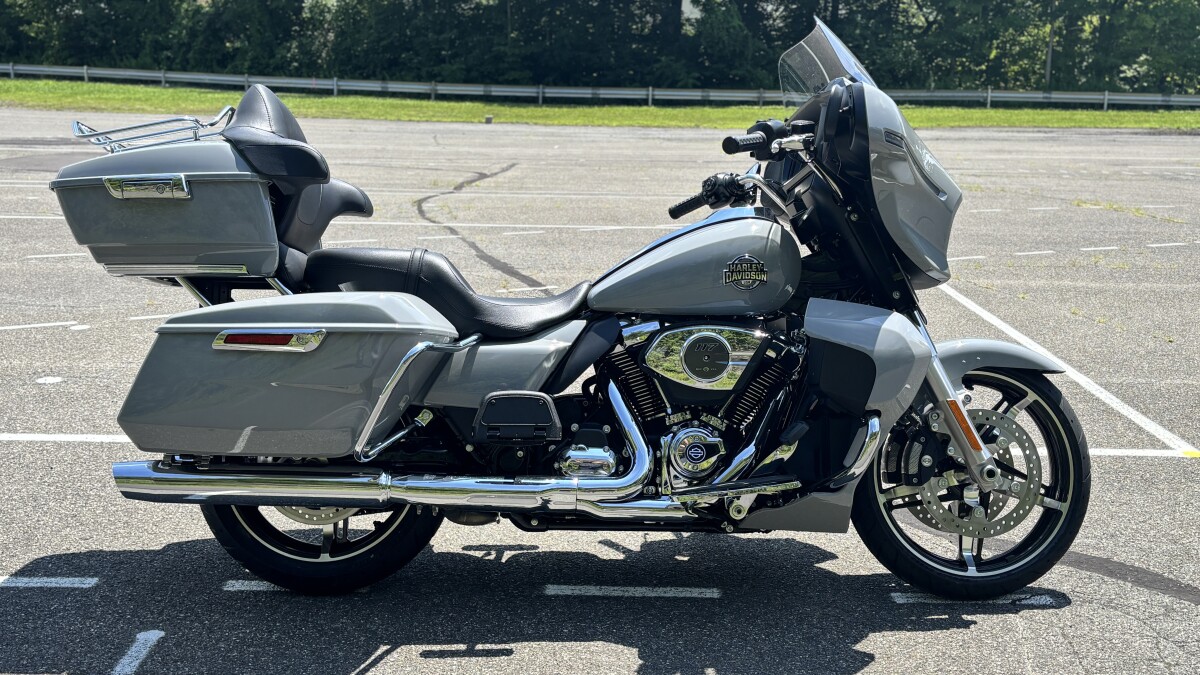 2025 Harley-Davidson Street Glide Ultra Billiard Gray