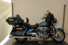 2015 Harley-Davidson CVO Ultra Limited FLHTKSE thumb 2