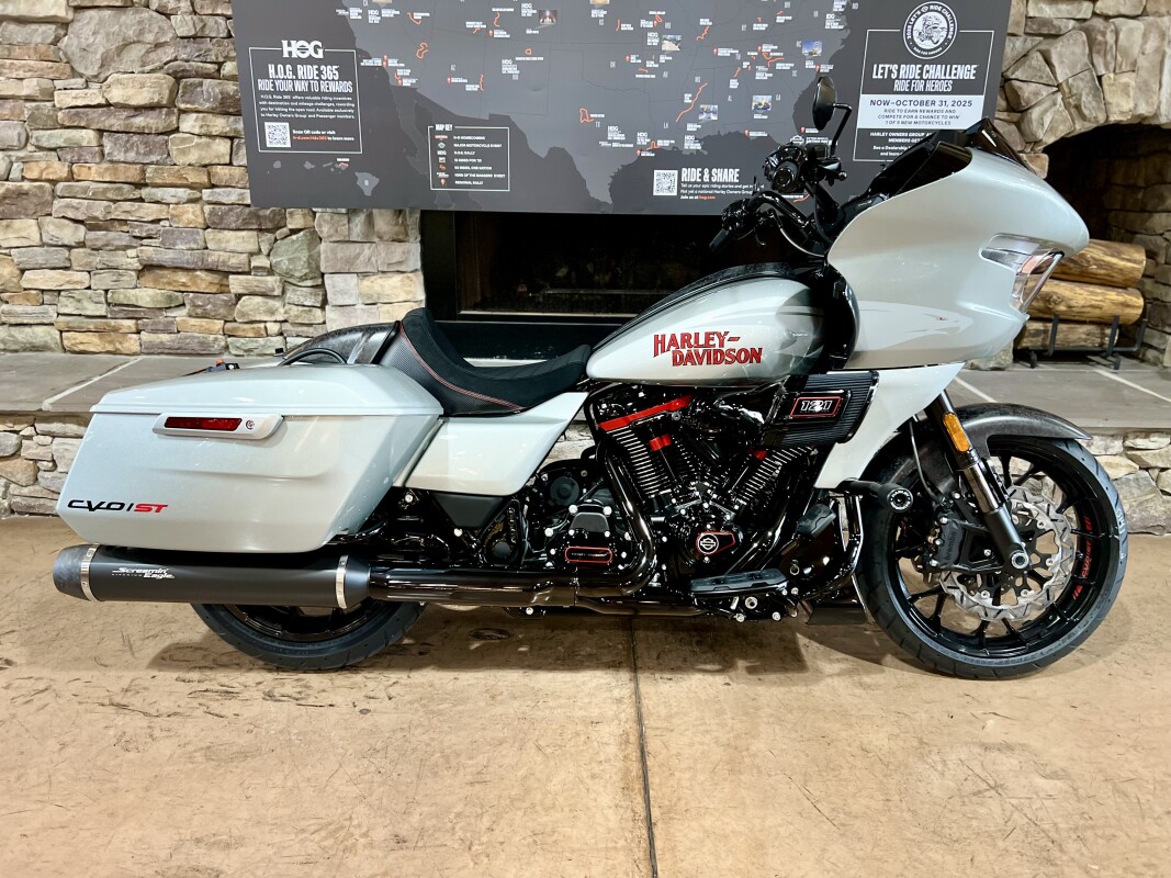 2025 FLTRXSTSE - CVO Road Glide ST 