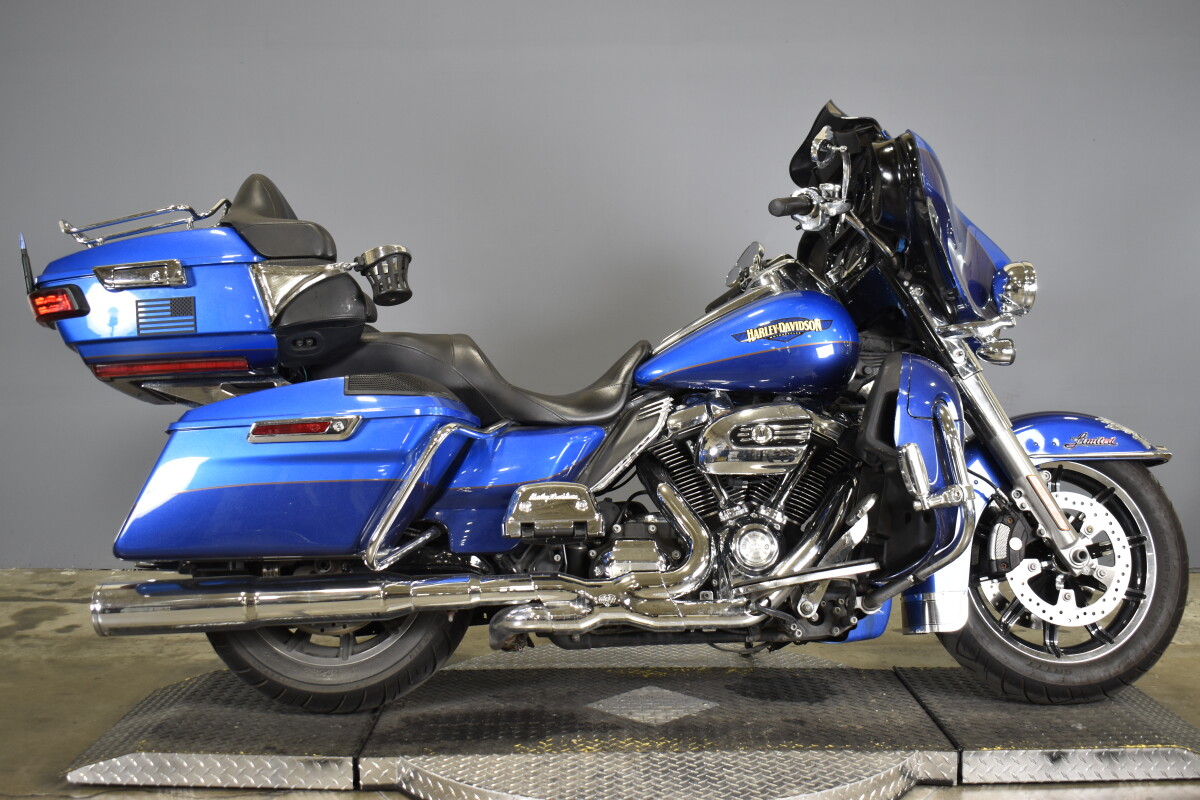 2023 Harley-Davidson® CVO™ Street Glide® FLHXSE | MotorCity