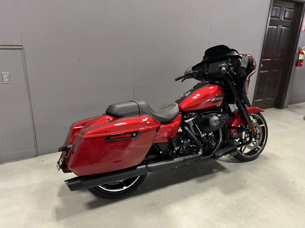 FLHX 2025 Street Glide - Photo 3