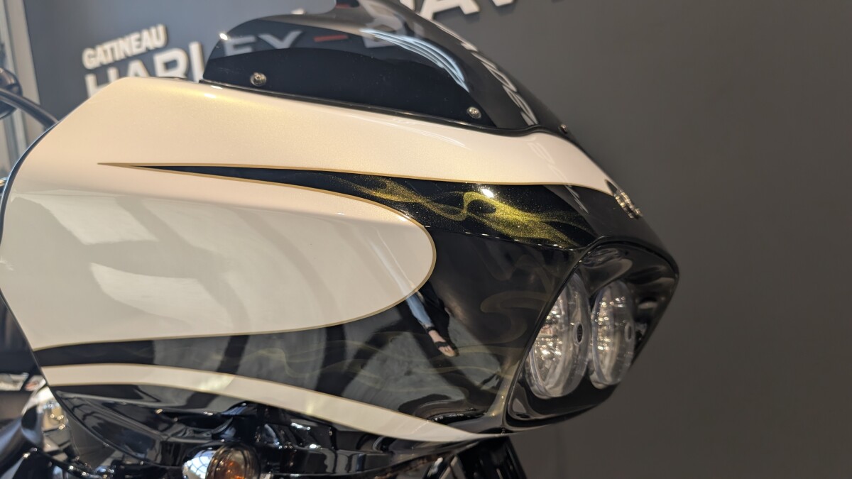 2012 Harley-Davidson CVO Road Glide Custom White Gold Pearl & Starfire Black with Real Smoke grap - Photo 3