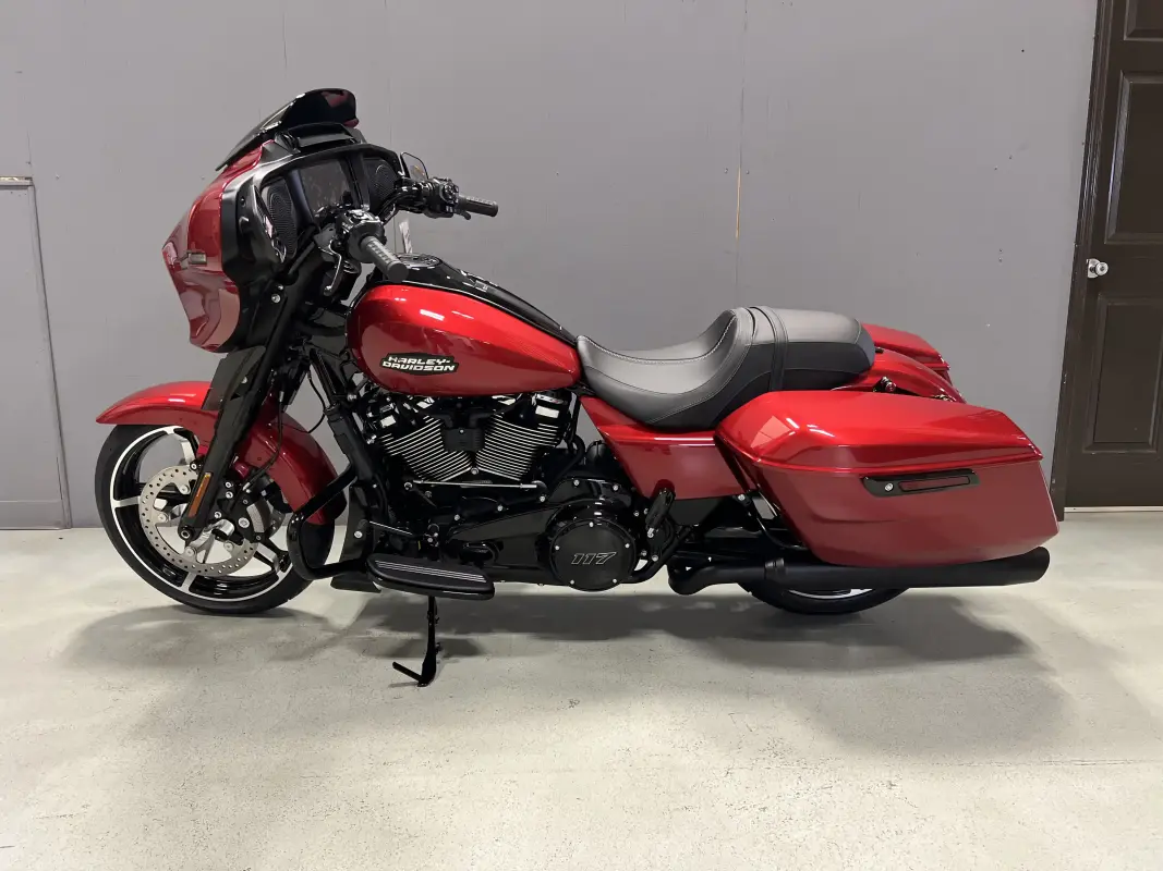 FLHX 2025 Street Glide - Photo 4