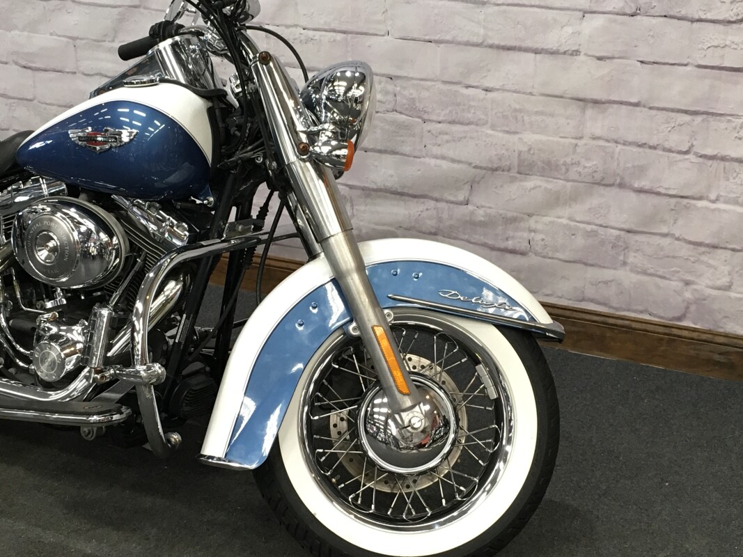 2005 Harley-Davidson Softail Deluxe Glacier White and Chopper Blue FLSTNI - Photo 4