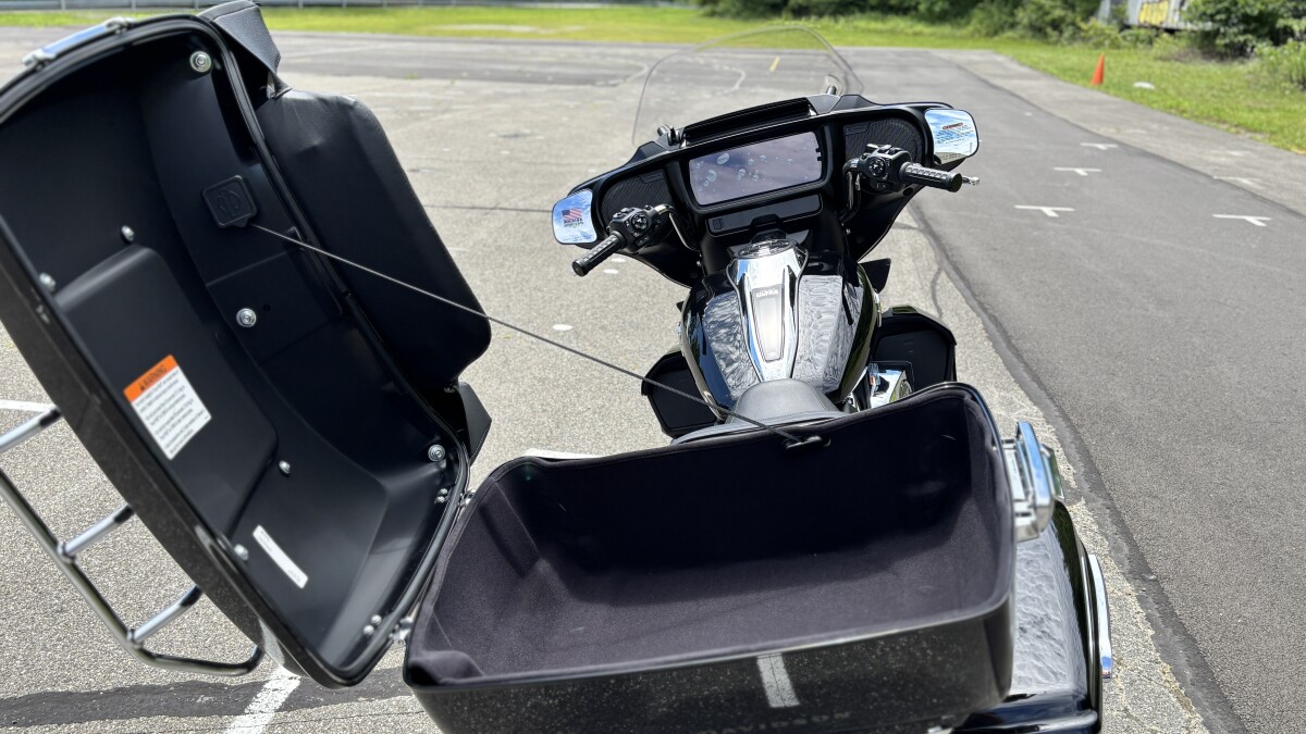 FLHXU 2025 Street Glide Ultra - Photo 10