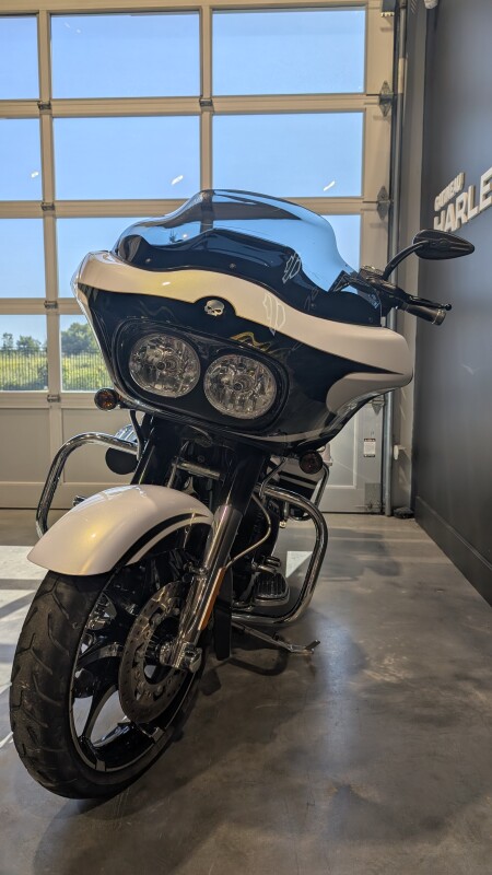2012 Harley-Davidson CVO Road Glide Custom White Gold Pearl & Starfire Black with Real Smoke grap - Photo 4