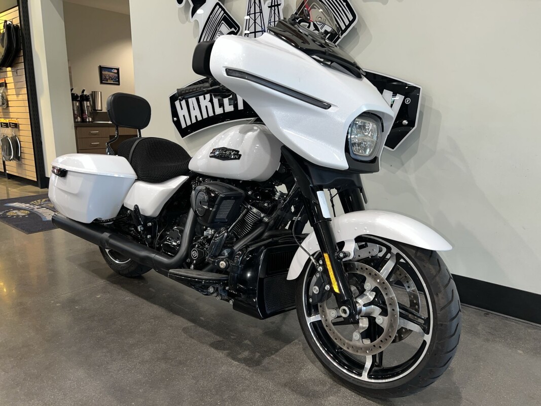 2024 Harley-Davidson Street Glide FLHX - Photo 2