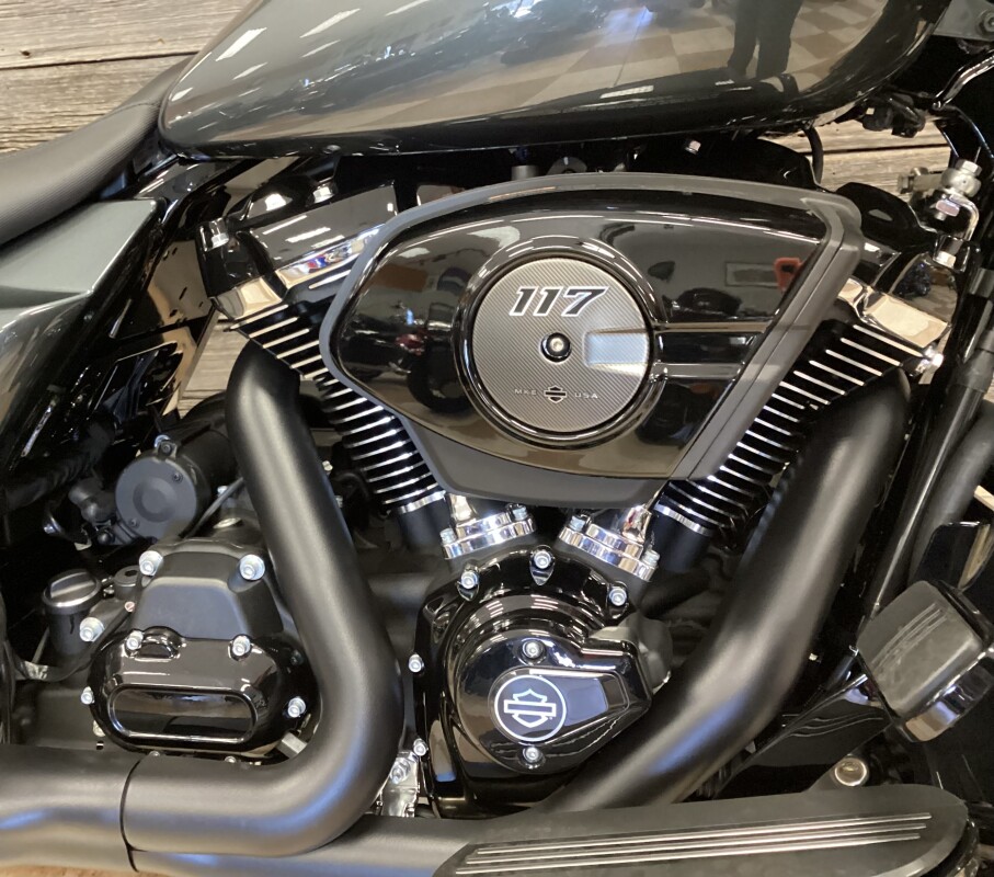2025 Harley-Davidson Street Glide Iron Horse Metallic - Black Finish - Photo 5