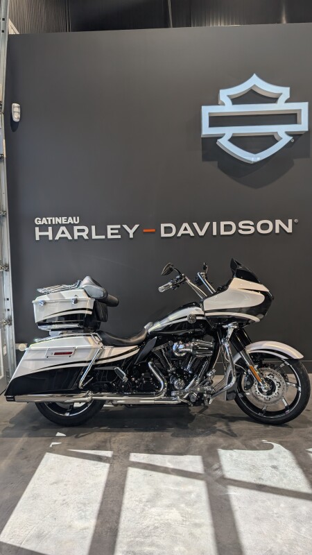2012 Harley-Davidson CVO Road Glide Custom White Gold Pearl & Starfire Black with Real Smoke grap - Photo 10