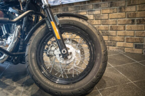 2018 1200 Custom (XL1200C) thumb 0