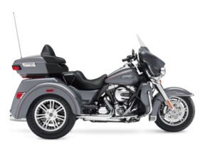 2016 Harley-Davidson® Tri Glide® Ultra BLACK W/PINSTRIPE thumb 3