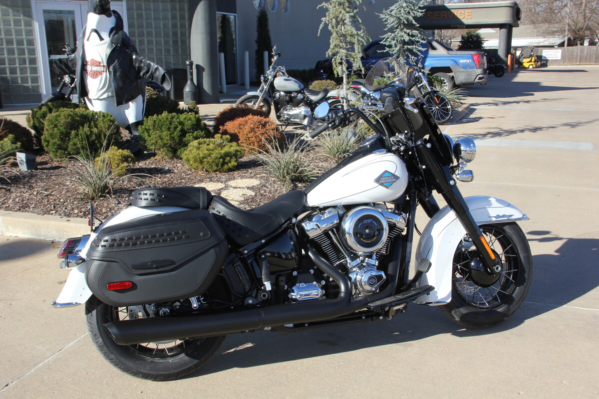 2025 Harley-Davidson Heritage Classic White Onyx w/Laced Wheels - Photo 5