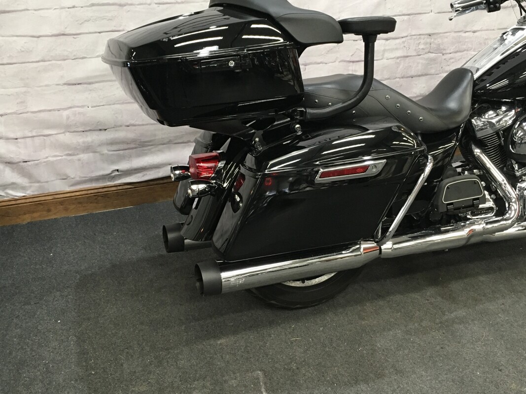 2019 Harley-Davidson Road King Vivid Black FLHR - Photo 2