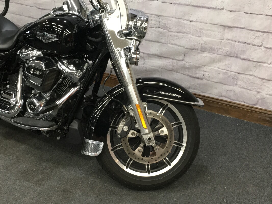 2019 Harley-Davidson Road King Vivid Black FLHR - Photo 4