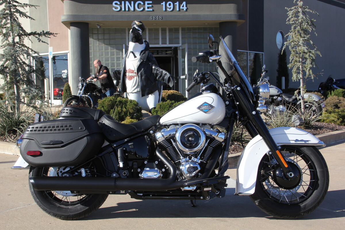 2025 Harley-Davidson Heritage Classic White Onyx w/Laced Wheels - Photo 2