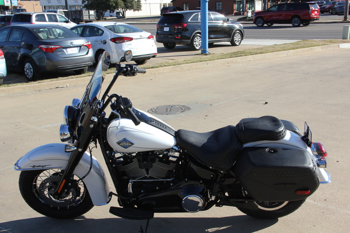 2025 Harley-Davidson Heritage Classic White Onyx w/Laced Wheels - Photo 3