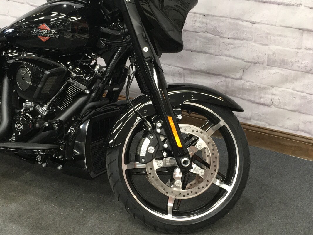2025 Harley-Davidson Street Glide Midnight Firestorm - Photo 4