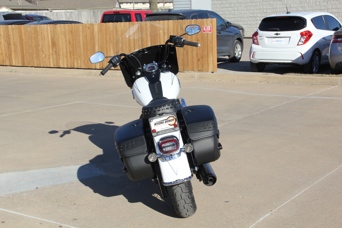2025 Harley-Davidson Heritage Classic White Onyx w/Laced Wheels - Photo 9