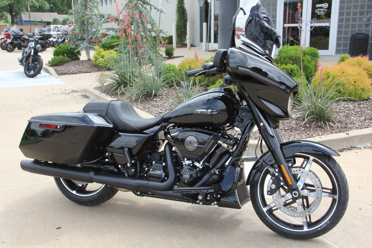 2025 Harley-Davidson Street Glide Vivid Black - Black Finish - Photo 4
