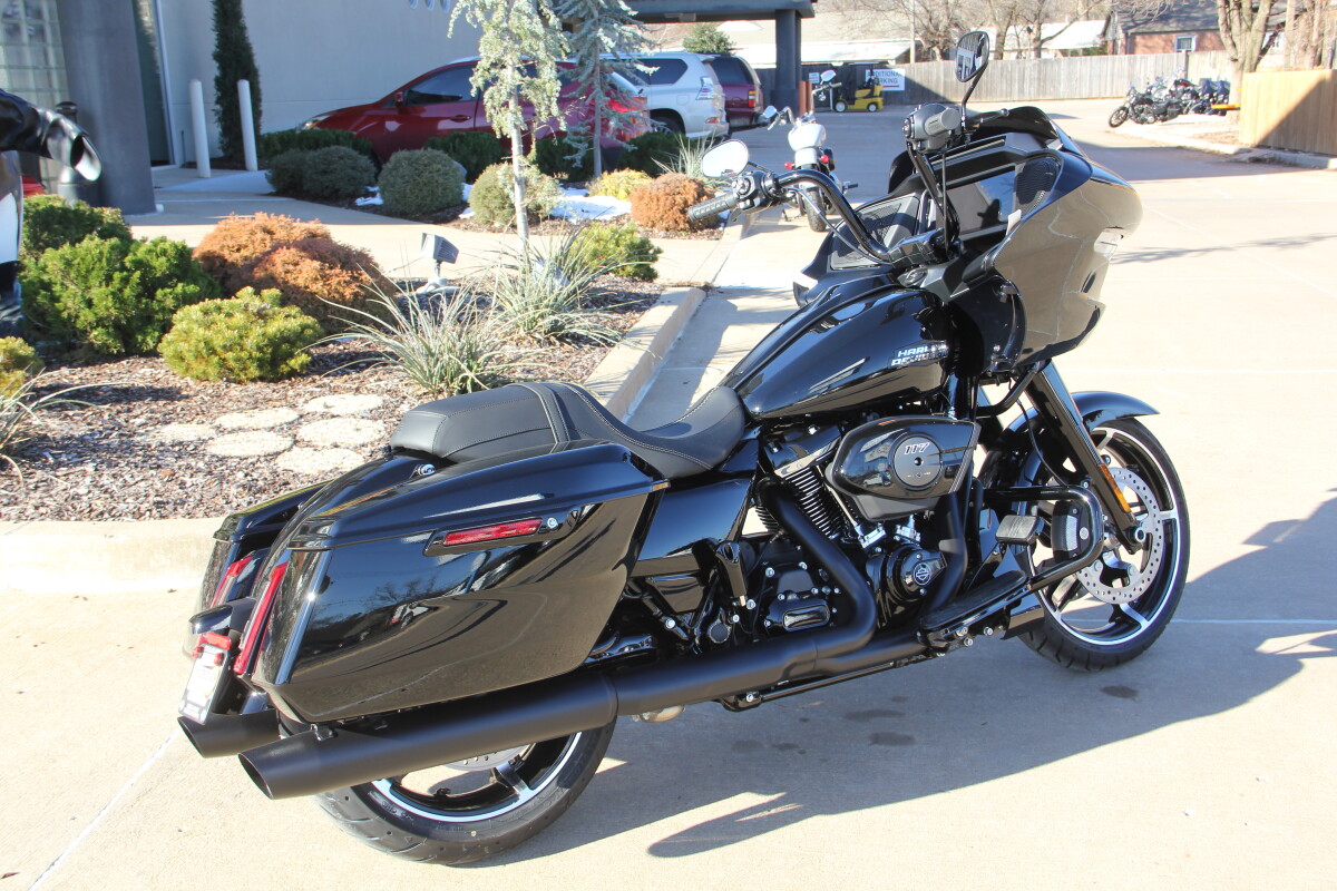 2025 Harley-Davidson Road Glide Vivid Black - Black Finish - Photo 5