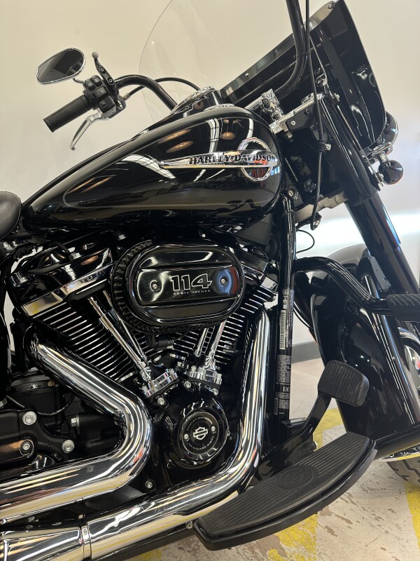2018 Harly-Davidson Heritage Softail Classic 114 Vivid Black - Photo 5