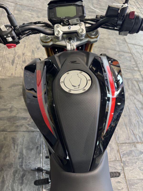 2025 BMW Motorrad G 310 R, photo 11