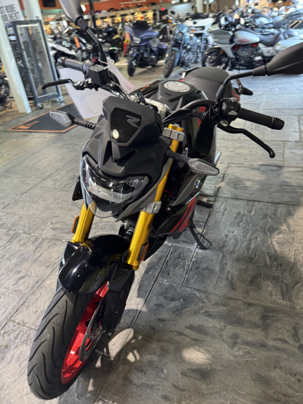 2025 BMW Motorrad G 310 R - Photo 8
