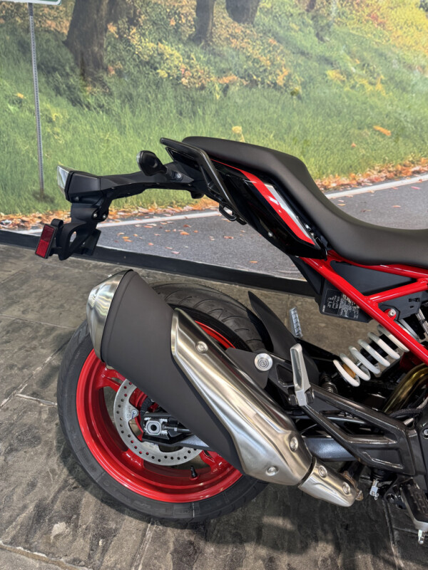 2025 BMW Motorrad G 310 R - Photo 3