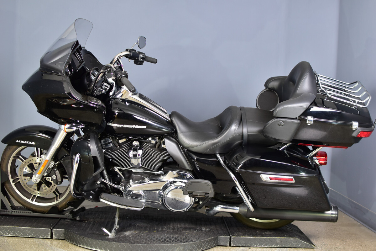 2022 Harley-Davidson® Road Glide® Limited FLTRK, photo 5