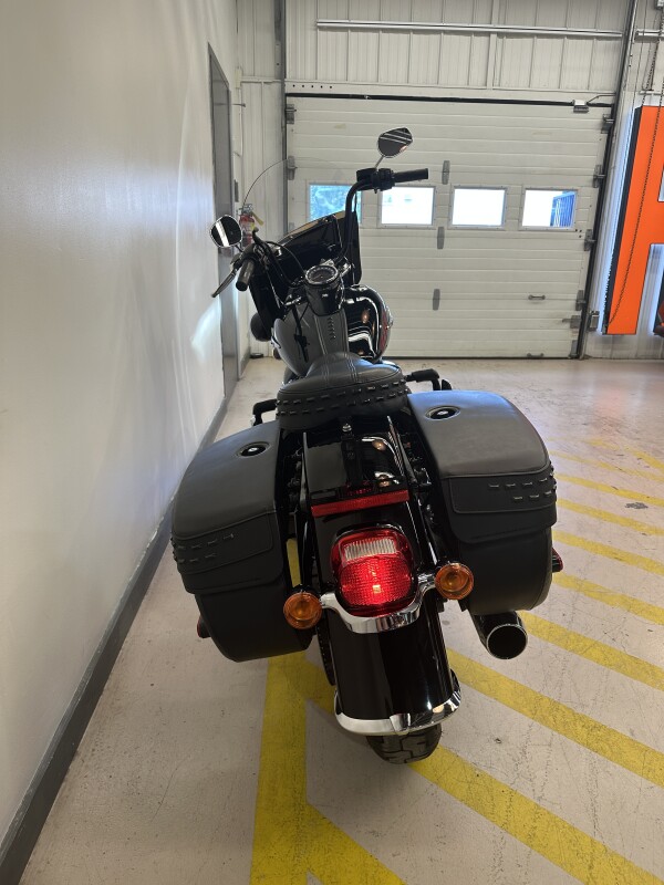 2018 Harly-Davidson Heritage Softail Classic 114 Vivid Black - Photo 8