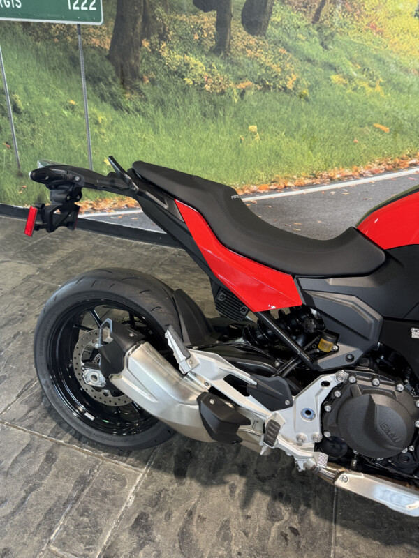 2024 BMW F 900 R - Photo 4