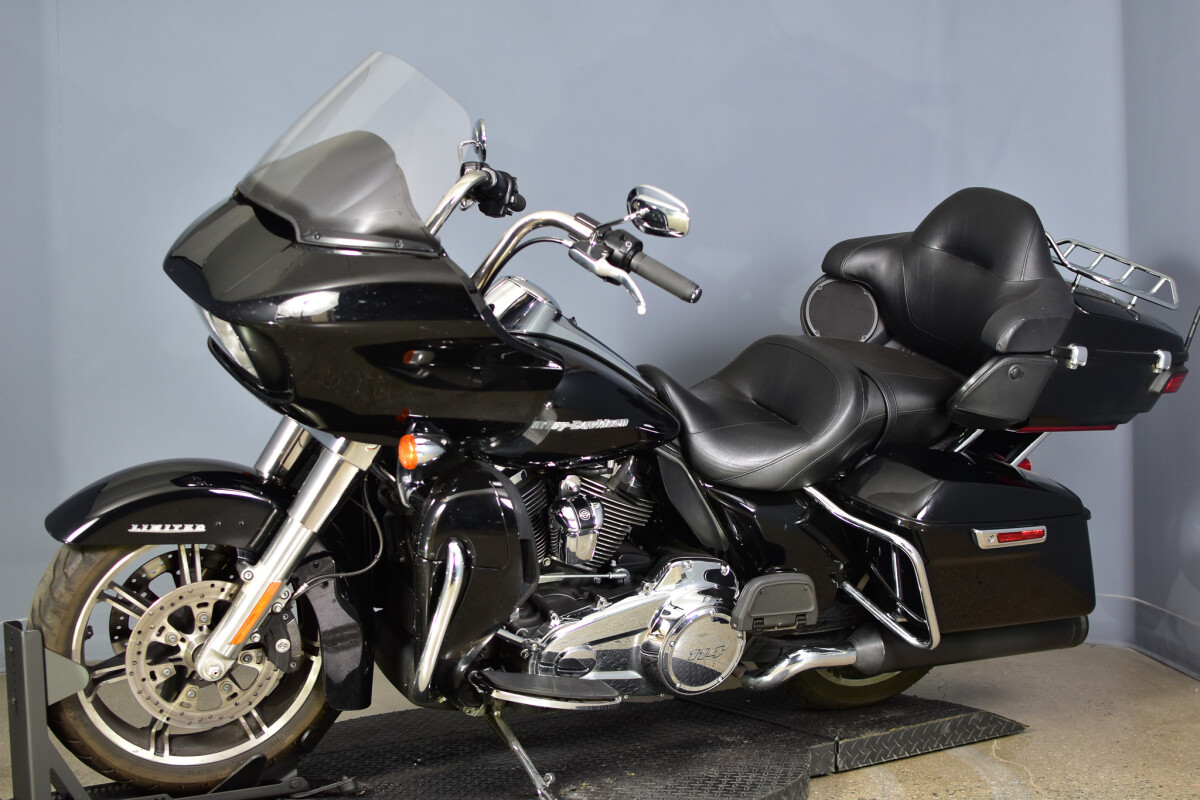 2022 Harley-Davidson® Road Glide® Limited FLTRK, photo 4
