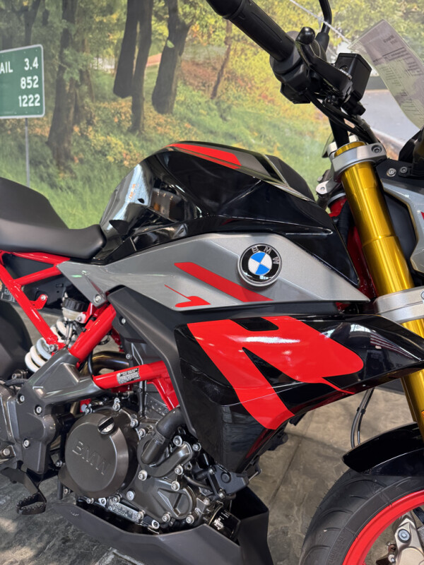 2025 BMW Motorrad G 310 R - Photo 2