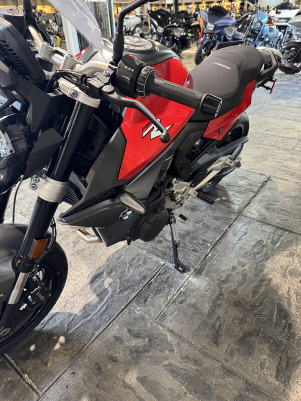 2024 BMW F 900 R - Photo 9